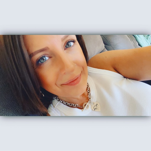 Meet your Posher, Jojo - Picture 2 of 3